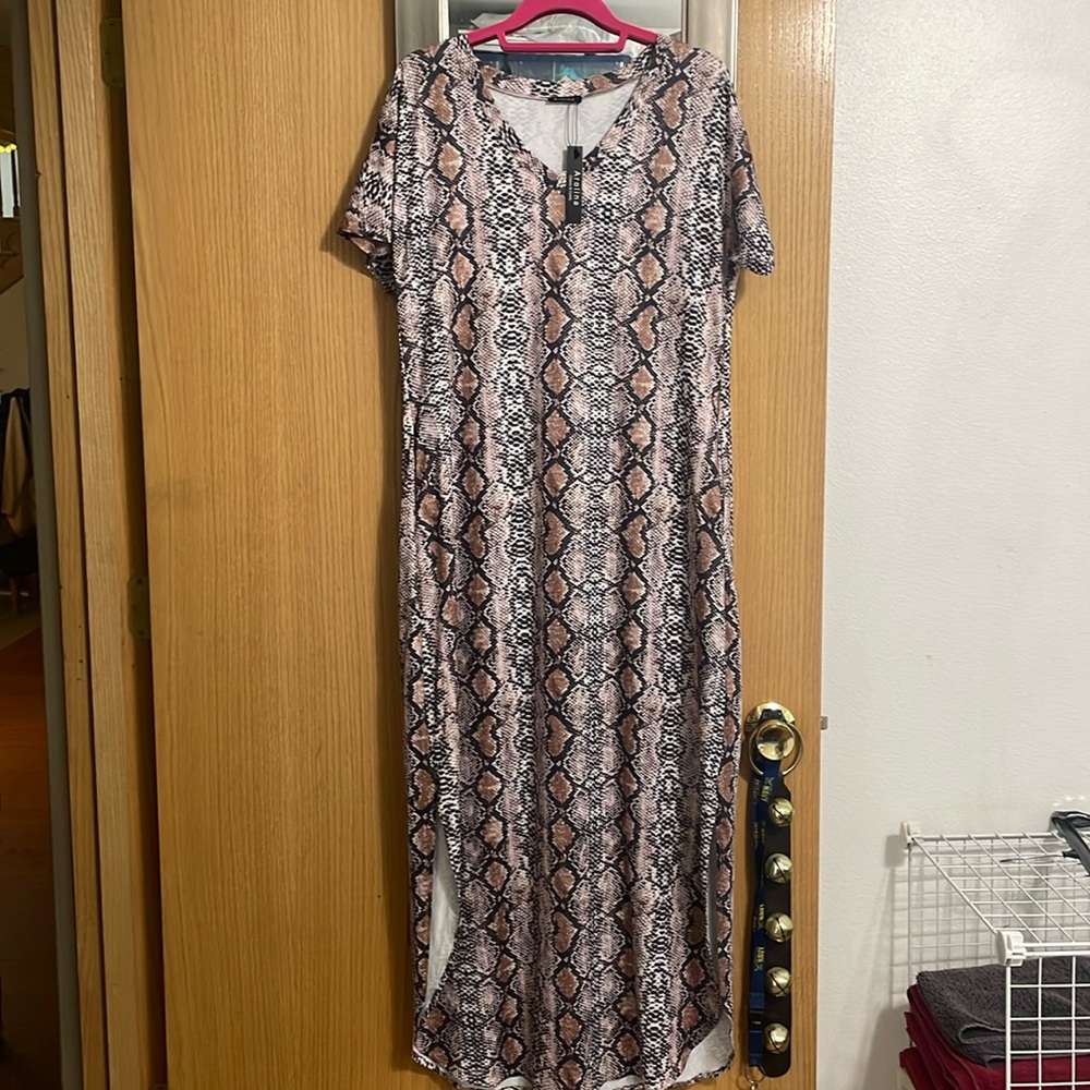 Arolina Classic & Comfy Large animal print snake skin shift dress side slit NWT
